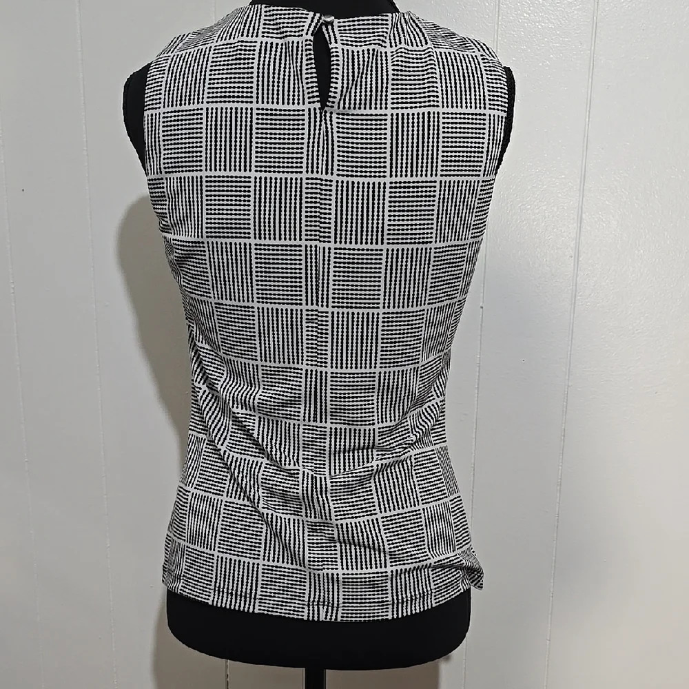 Calvin Klein Black and White Fitted Pleated Sleeveless Top XS - Picture 2 of 4